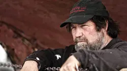 Chantier naval La péniche échouée