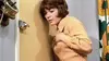 John Steed dans Chapeau melon et bottes de cuir S06E19 Trop d'indices (1969)