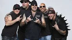 Chasseur de bolides S02E17 One love, one car