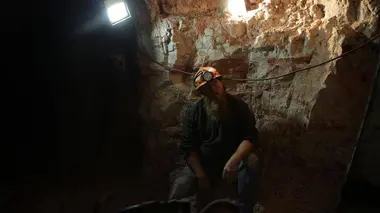 Chercheurs d'opale S03E19 Mine sous haute surveillance