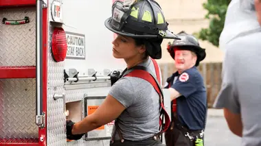 Chicago Fire S10E16 Vite et à haute température