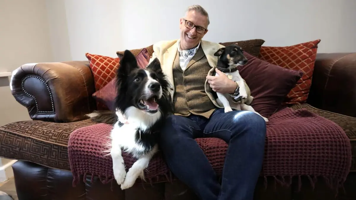 Chiens hors de contrôle : un dresseur à la rescousse Miroir, dis-moi qui est le plus beau