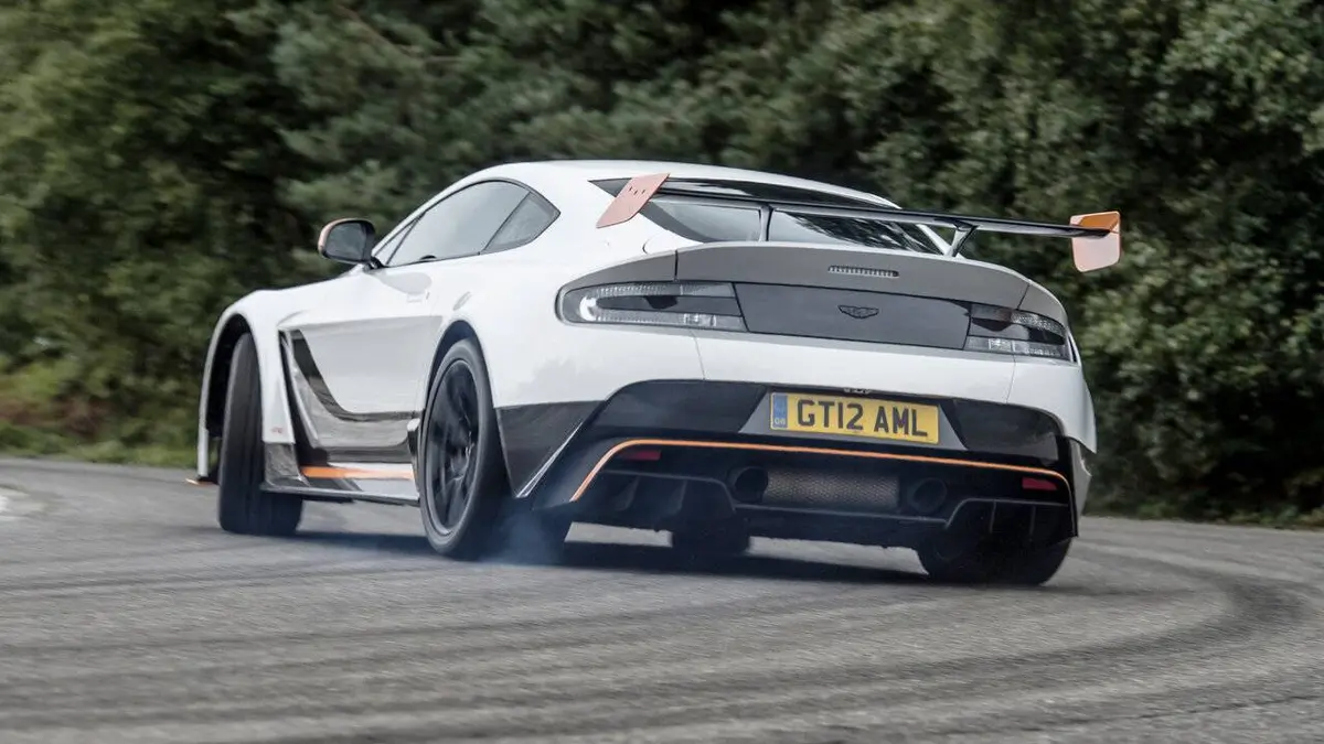 Chris Harris vs Supercars Porsche 911 GT3RS Aston Martin GT12 McLaren 650S