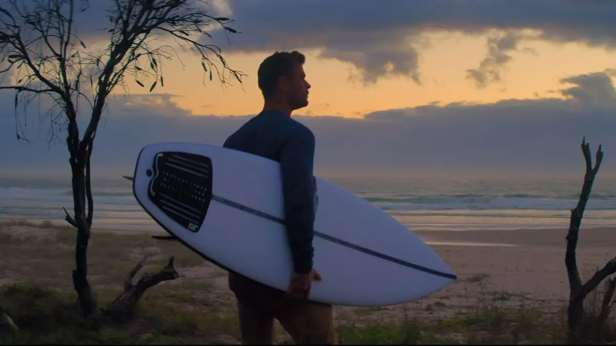 Chris Hemsworth à la rencontre des requins