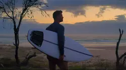 Chris Hemsworth à la rencontre des requins