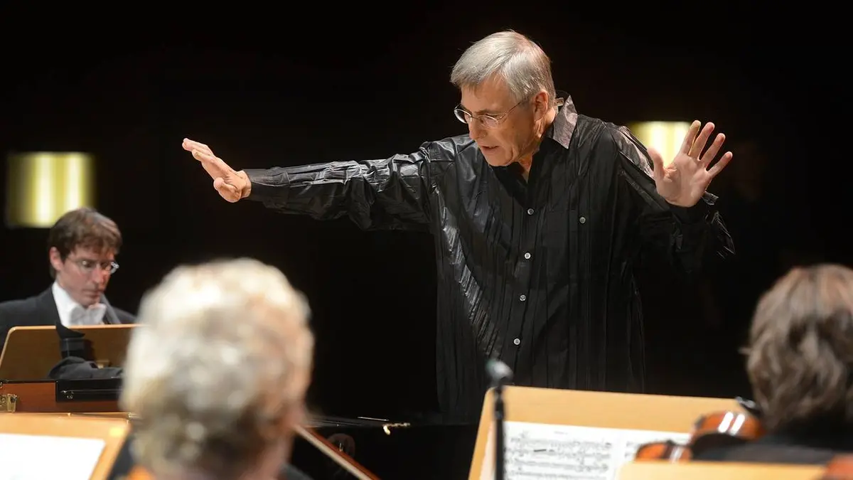 Christian Zacharias dirige Schumann