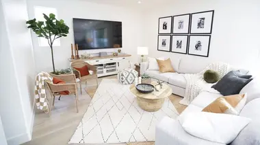 Une piscine et une cuisine de rêve