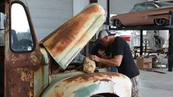 Chrome Customs La deuxième vie d'un camion laitier