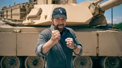 Chuck Norris : son guide définitif des véhicules militaires