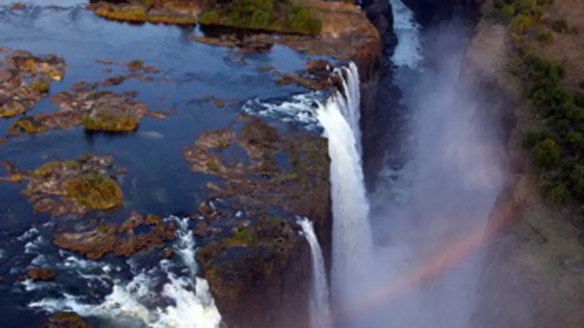 Chutes Victoria, la fumée qui gronde