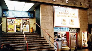 Cinéma perverso Le merveilleux monde perdu des cinémas de gare