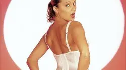 Visuel de Clara Morgane fait son show