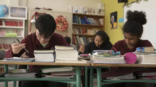 Classe à part S02E02 Un été de liberté