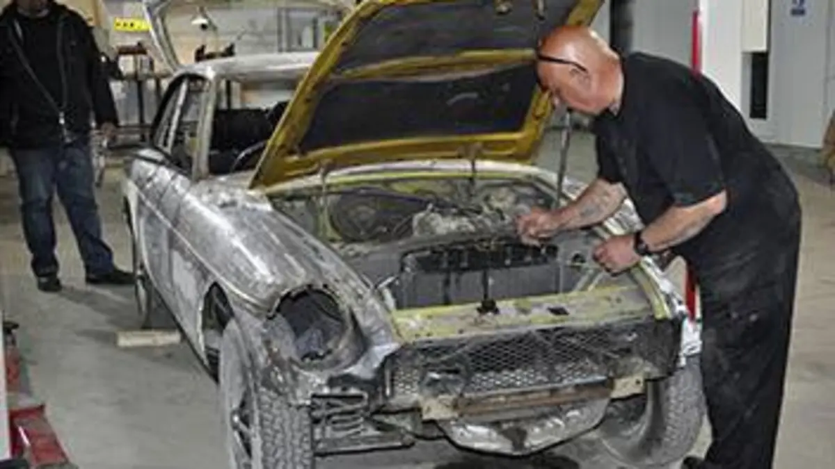 Classic car rescue S01E03 MGB Roadster