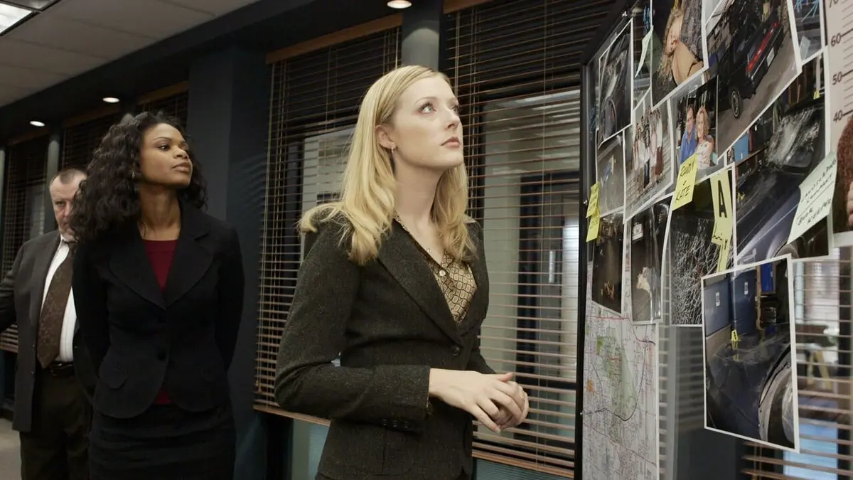 Close to Home : Juste cause S01E07 Le collectionneur