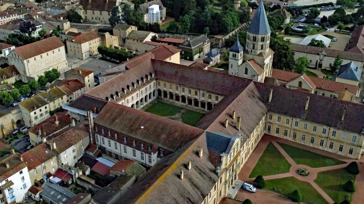 Cluny, la puissance et la pauvreté