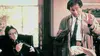 Policeman / Waiter dans Columbo S08E02 Ombres et lumières (1989)