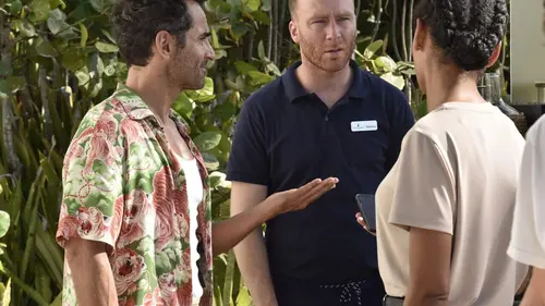 Commandant Saint-Barth S01E01 Le mystère du cocotier vert