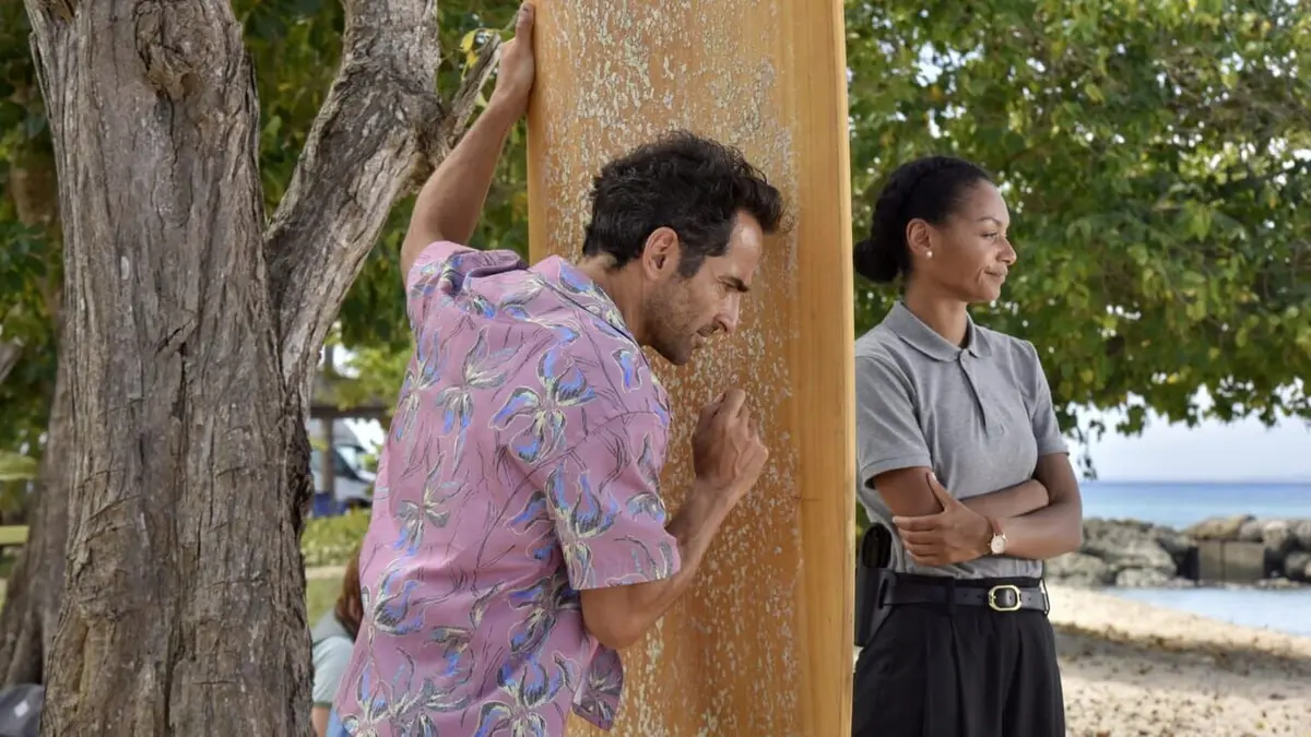 Commandant Saint-Barth S01E06 Le mystère de l'espadon pâlichon