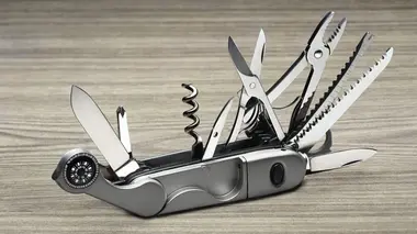 Pinces multifonction Leatherman / L'huile de jojoba / Marionnettes