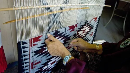 Comment c'est fait Tapis navajos / Pétrole brut / Kaléidoscopes