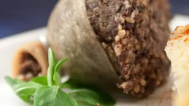 Tronçonneuses, armes à feu de collection et du haggis