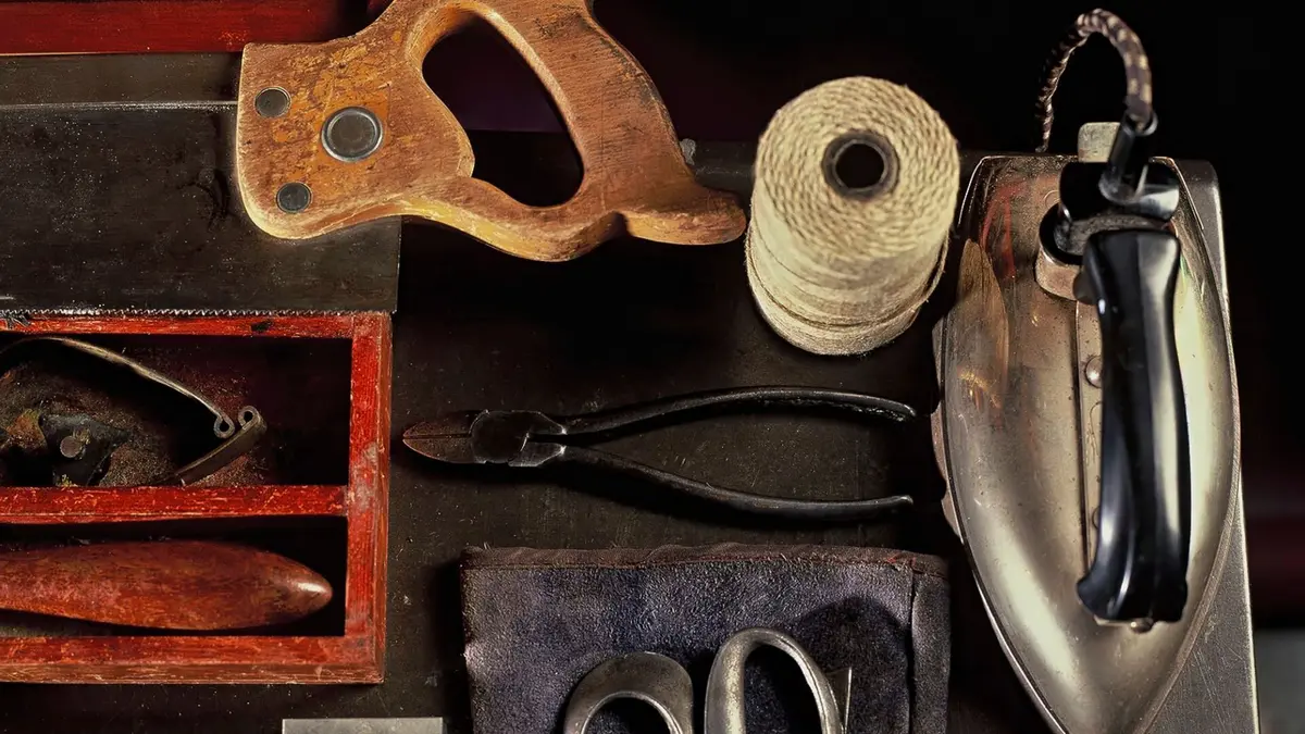 Comment c'est fait Des simulateurs de vol, des reliures de livres traditionnelles, des tomates de serre et des volets anti-ouragan
