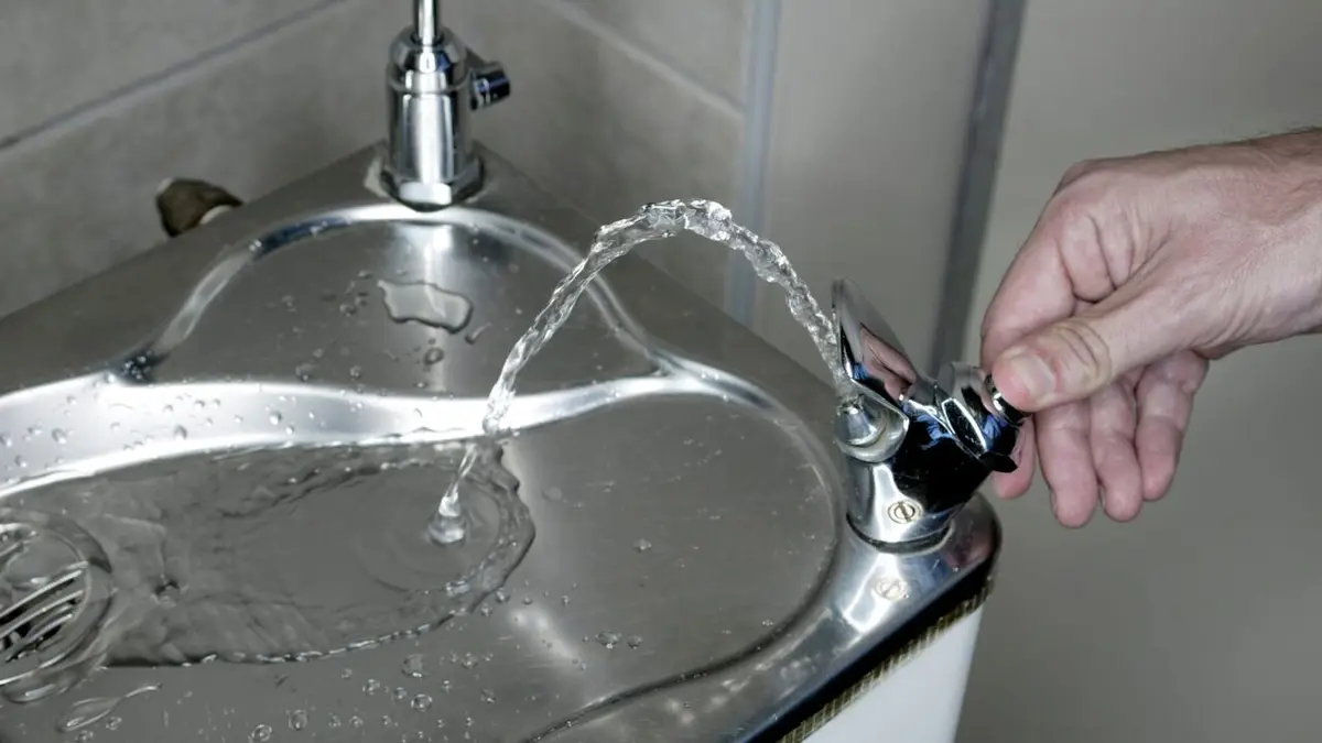 Comment c'est fait Pipes en terre / Fontaines à boire / Liqueur d'orange / Arcs à poulies