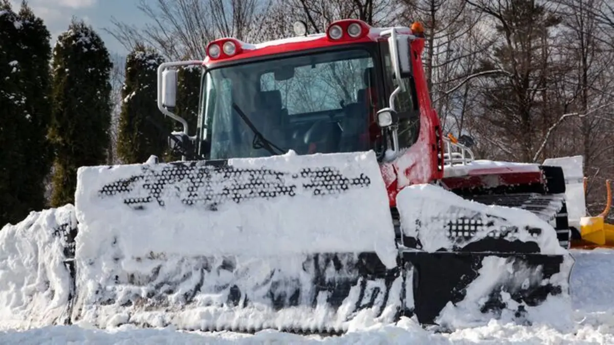 Comment c'est fait Poêles en fonte / Avions ultralégers / Dameuses / Elastiques