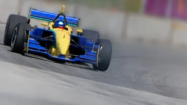 Sièges d'Indy cars / Fleurs de papier / Générateurs de secours