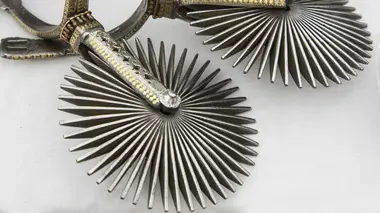 Cloche en bronze/Hélice d'avion en bois/Brique de charbon