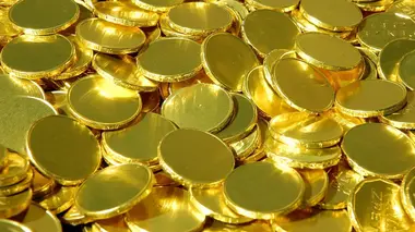 Pièces en chocolat / Plancher chauffant / Voitures à pédales / Epées en latex