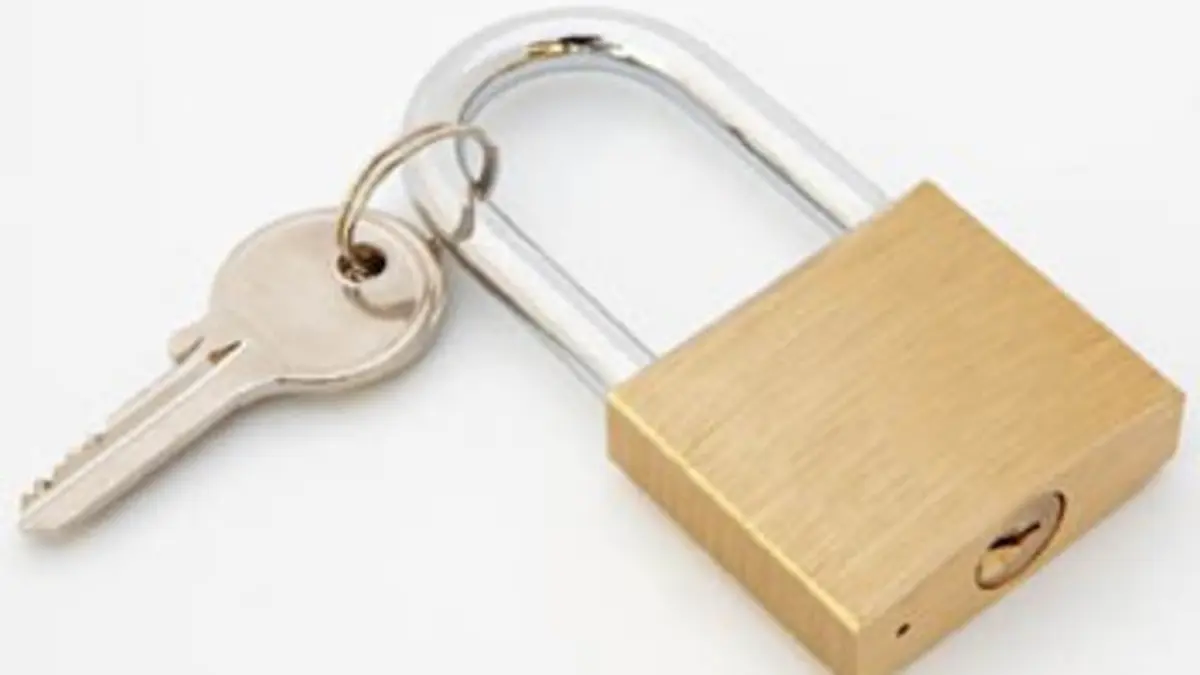 Comment c'est fait Cadenas, tondeuses à cheveux, sabots de bois, cuir synthétique