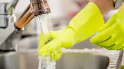 Comment c'est fait Gants en caoutchouc / Sculptures sur savon / Placards d'avion / Antivols de moto