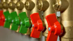 Comment c'est fait Pièces en chocolat / Plancher chauffant / Voitures à pédales / Epées en latex