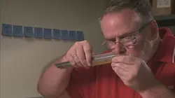 Comment c'est fait Équerres à combinaison, crevettes d'élevage, valves à bille / Débroussailleuses