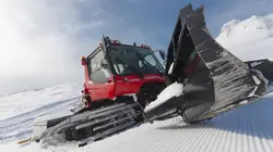 Comment c'est fait Poêles en fonte / Avions ultralégers / Dameuses / Elastiques