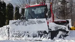 Comment c'est fait Poêles en fonte / Avions ultralégers / Dameuses / Elastiques