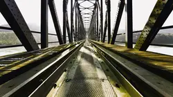 Comment c'est fait  Traverses de pont de chemin de fer / Filtres à membrane / Biplans