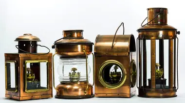 Béton préfabriqué / Imprimantes 3D / Grues télescopiques / Lampes à pétrole