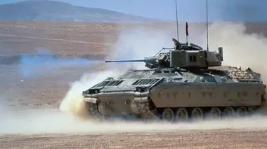 Véhicules blindés / Toiles tendues / Rameurs / Agrandissements de sculptures