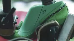 Comment c'est fait Clés à cliquet/Chaussures en cuir/Ferrari