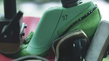 Clés à cliquet/Chaussures en cuir/Ferrari