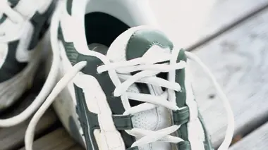 Chaussures de course sur mesure, haches, karts de course et animatroniques