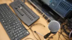 Comment c'est fait Microphones/Jacuzzis/Pelouse artificielle