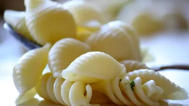 Emporte-pièces à pâtes / Myrtilles / Toilettes sèches / Parafoudres