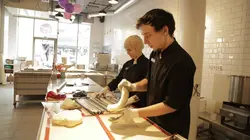 Comment ça marche ?  Ballon de Mardis gras, bonbons, dents artificielles