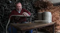 Comment ça marche ? Espadrilles, Prefabricated Houses and Underground Storage