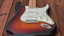 Comment ça marche ? Guitares Stratocaster, caviar