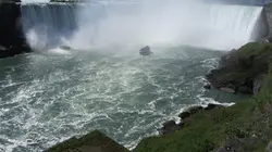 Comment ça marche ? Container Port, Plastic bags, and Blowing Glass